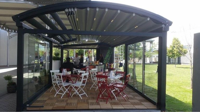 cerramiento-terraza-hotel-con-cortina-de-cristal-plegable